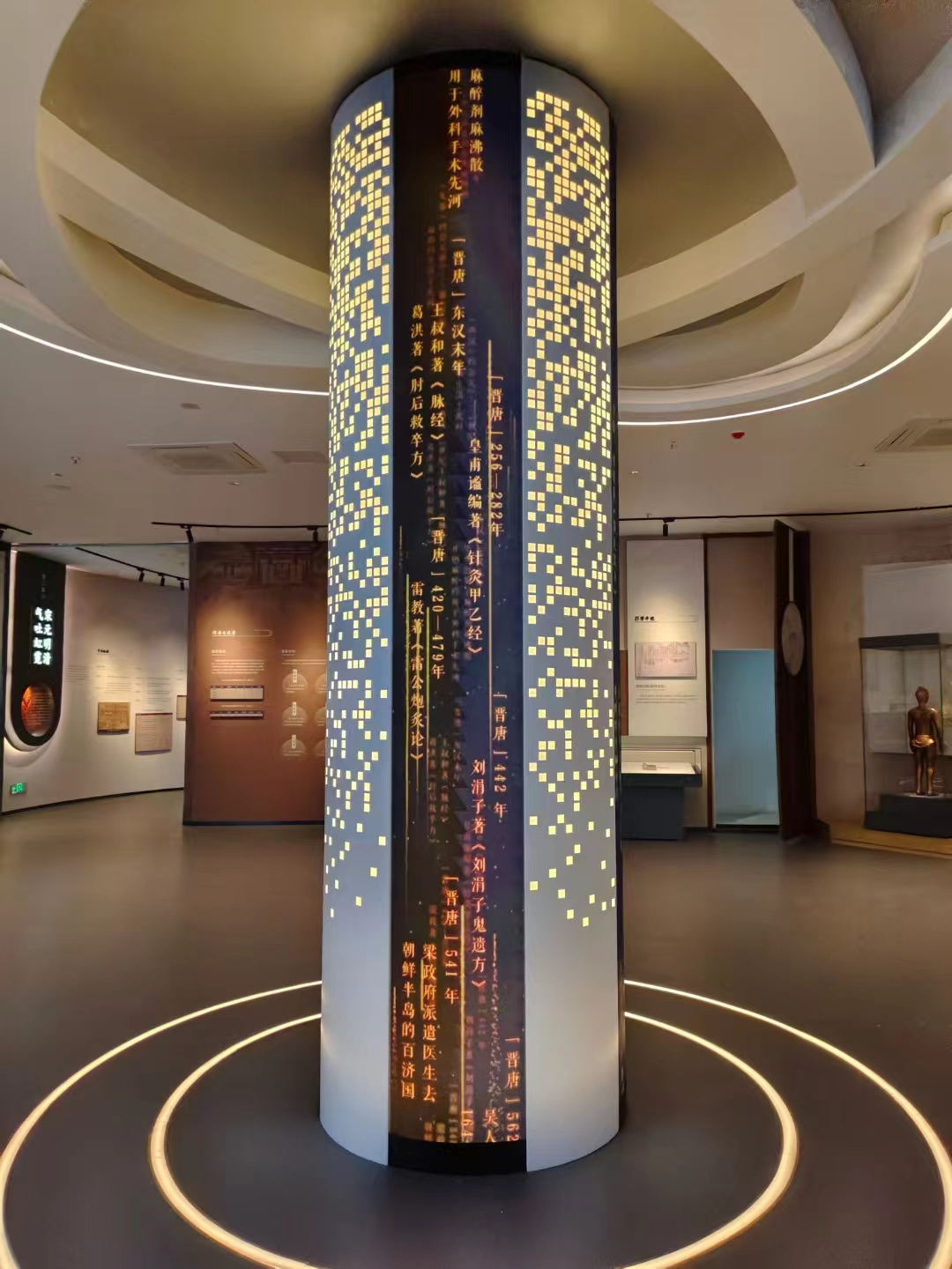 長(zhǎng)沙岳麓區(qū)某養(yǎng)生館圓柱創(chuàng)意LED顯示屏